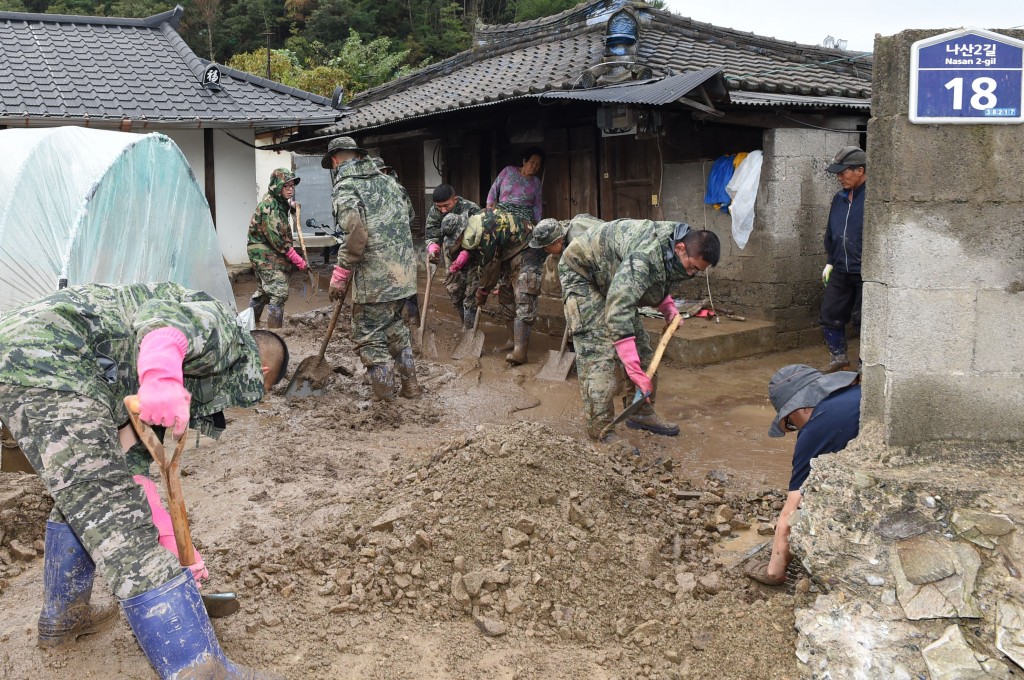 육군 50사단 양남면 나산리 주택침수 복구지원