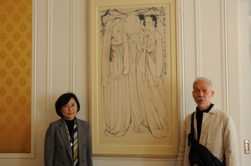 소산 박대성 화백(오른쪽)이 조현옥 주독일 대한민국 대사(왼쪽)과 기념사진을 촬영하고 있다